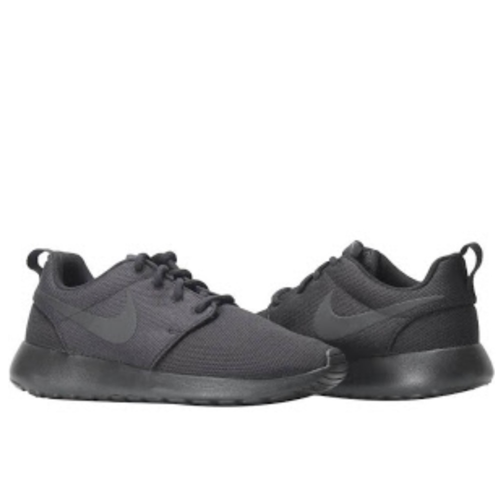 NIKE Women’s Roshe One All Black EUC Size 7